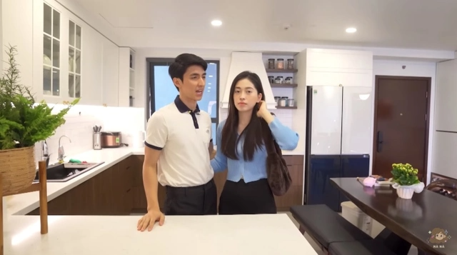 Mỹ nh&acirc;n showbiz kết h&ocirc;n với mối t&igrave;nh đầu: Ở chung cư đẹp như mộng, lại được "chồng so&aacute;i ca" tặng biệt thự view hồ si&ecirc;u đẳng cấp- Ảnh 6.