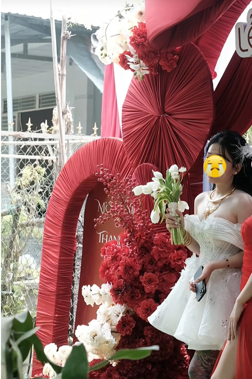 To&agrave;n cảnh vụ c&ocirc; d&acirc;u makeup 3,5 triệu nhưng bể nền, mang mặt mộc tiếp kh&aacute;ch: Thợ trang điểm xin lỗi, vẫn thấy qu&aacute; ấm ức?- Ảnh 2.