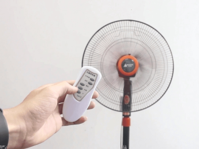 Bật quạt cả ng&agrave;y tốn bao nhi&ecirc;u tiền điện? EVN đưa ra đ&aacute;p &aacute;n- Ảnh 1.