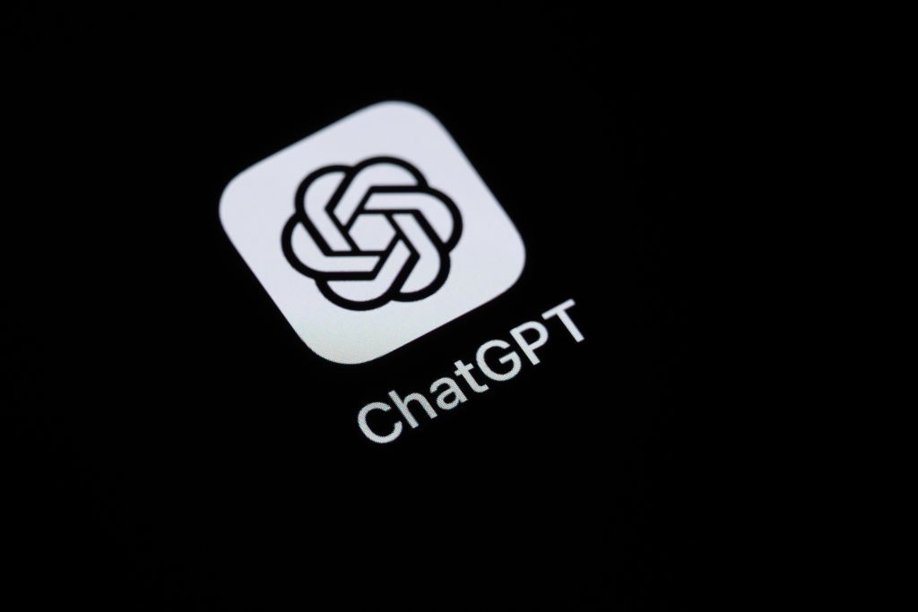 ChatGPT giờ b&aacute;o người th&acirc;n nếu ph&aacute;t hiện bạn c&oacute; nguy cơ tự l&agrave;m hại - Ảnh 1.
