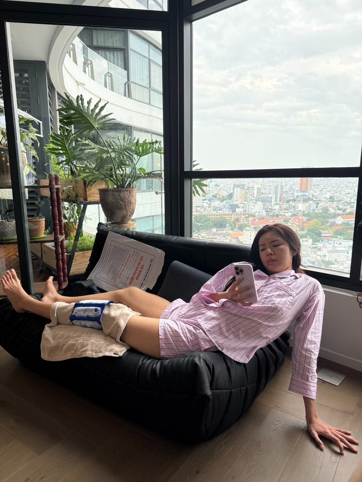 Mỹ nh&acirc;n showbiz cưới chồng T&acirc;y hơn 10 tuổi: Đằng g&aacute;i chủ động cầu h&ocirc;n, được chồng cưng như trứng mỏng, sống chill trong căn hộ hạng sang- Ảnh 4.