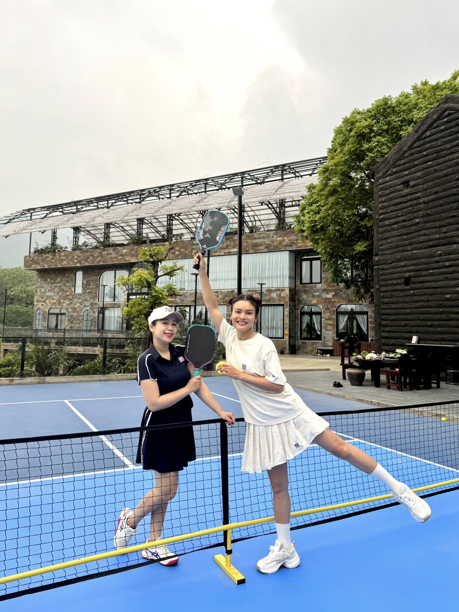 Cận cảnh biệt phủ 10.000m2 c&oacute; cả biệt thự 10 ph&ograve;ng ngủ lẫn s&acirc;n pickleball của nữ NSND 44 tuổi - Ảnh 8.