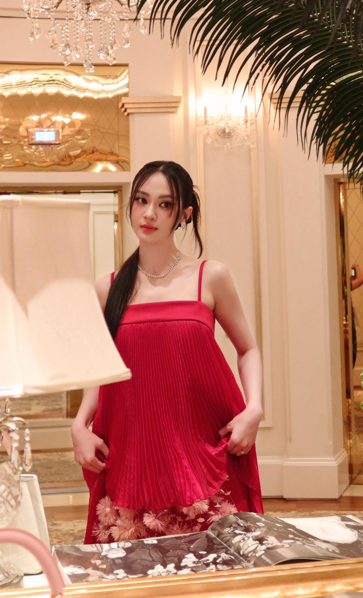 Vũ Thu&yacute; Quỳnh kh&ocirc;ng được y&ecirc;n sau khi hẹn h&ograve; Đức Phạm- Ảnh 4.