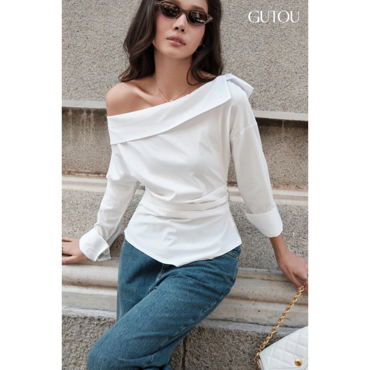 Kiểu &aacute;o m&ugrave;a h&egrave; khiến xương quai xanh trở th&agrave;nh điểm nhấn đắt gi&aacute; nhất outfit - Ảnh 12.