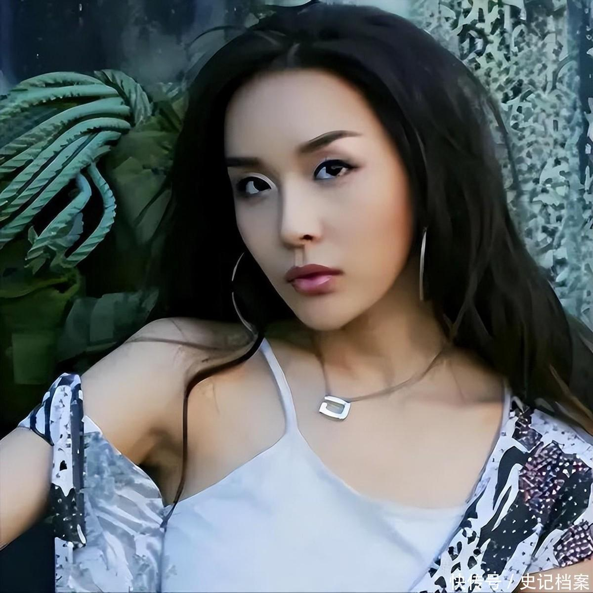 "Mỹ nh&acirc;n chuyển giới đẹp nhất showbiz" gặp cảnh thảm: Bị chồng chủ tịch bỏ rơi v&igrave; gh&eacute;p tử cung thất bại, giờ xuống cấp như b&agrave; l&atilde;o 80 tuổi- Ảnh 6.