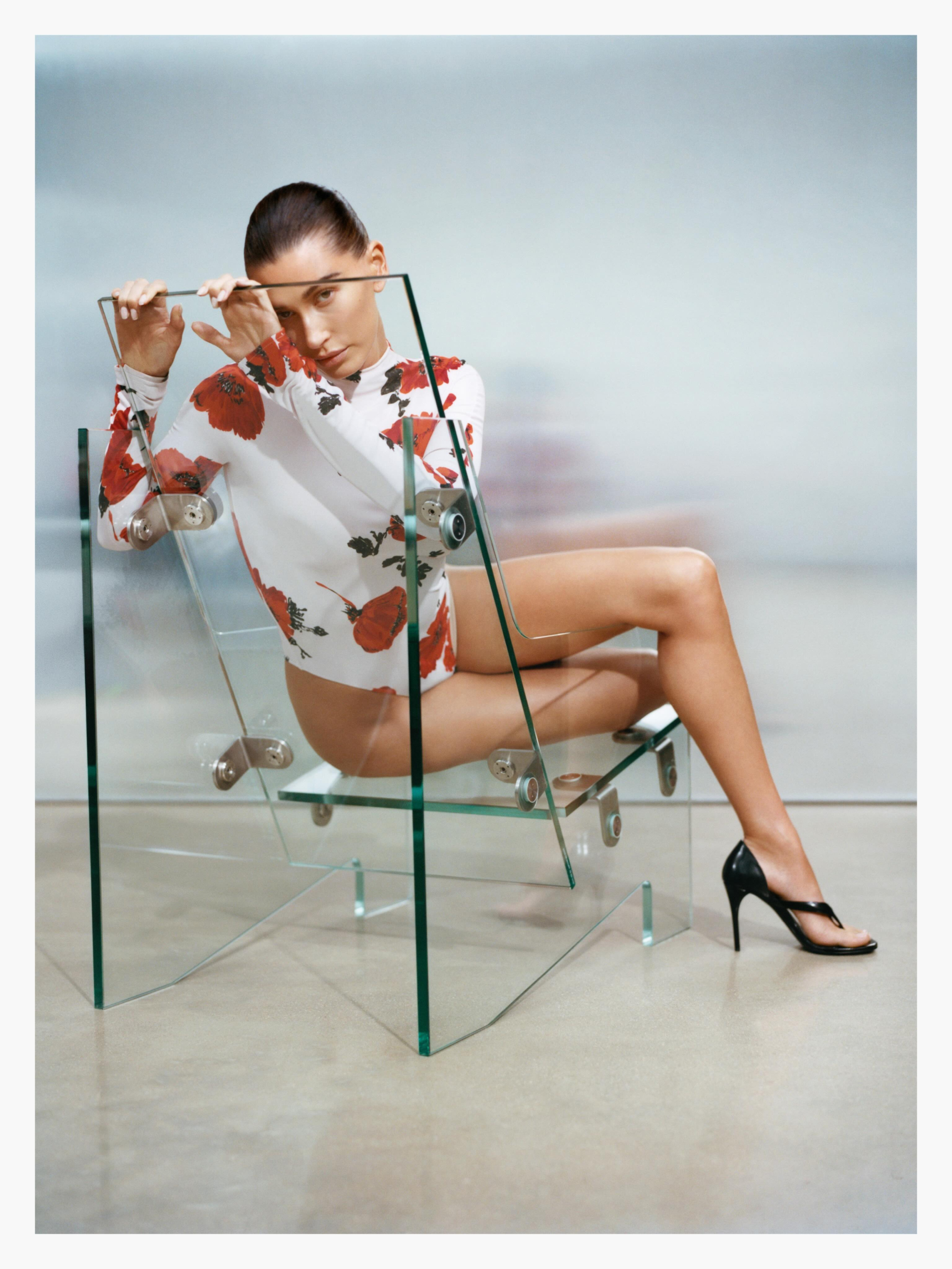 Hailey Bieber tung loạt ảnh mới khiến Kylie Jenner phải k&ecirc;u trời- Ảnh 4.