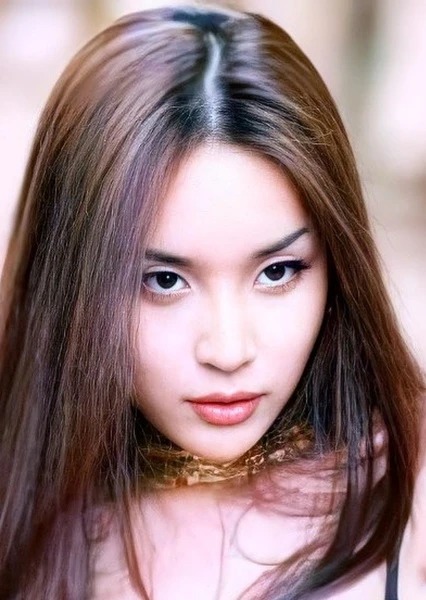 "Mỹ nh&acirc;n chuyển giới đẹp nhất showbiz" gặp cảnh thảm: Bị chồng chủ tịch bỏ rơi v&igrave; gh&eacute;p tử cung thất bại, giờ xuống cấp như b&agrave; l&atilde;o 80 tuổi- Ảnh 1.