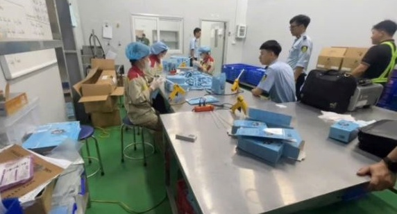 Thu giữ 223.948 g&oacute;i c&agrave; ph&ecirc; ho&agrave; tan giả ở Hưng Y&ecirc;n: Khởi tố gi&aacute;m đốc Vũ Thị Hương SN 1974- Ảnh 3.