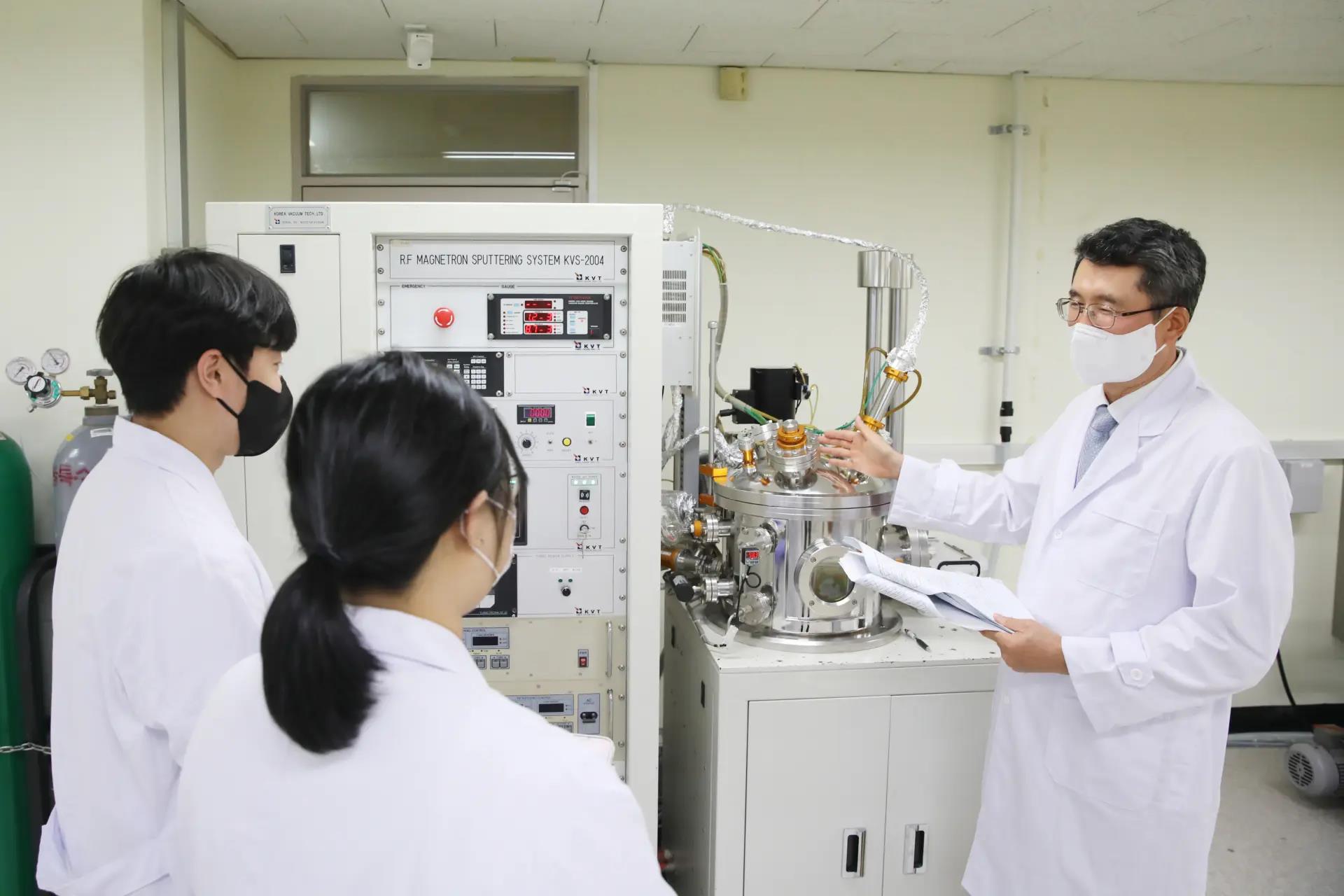 Đừng chọn đại học theo cảm t&iacute;nh: C&ocirc;ng thức 4C gi&uacute;p Gen Z chọn đ&uacute;ng trường - Ảnh 1.