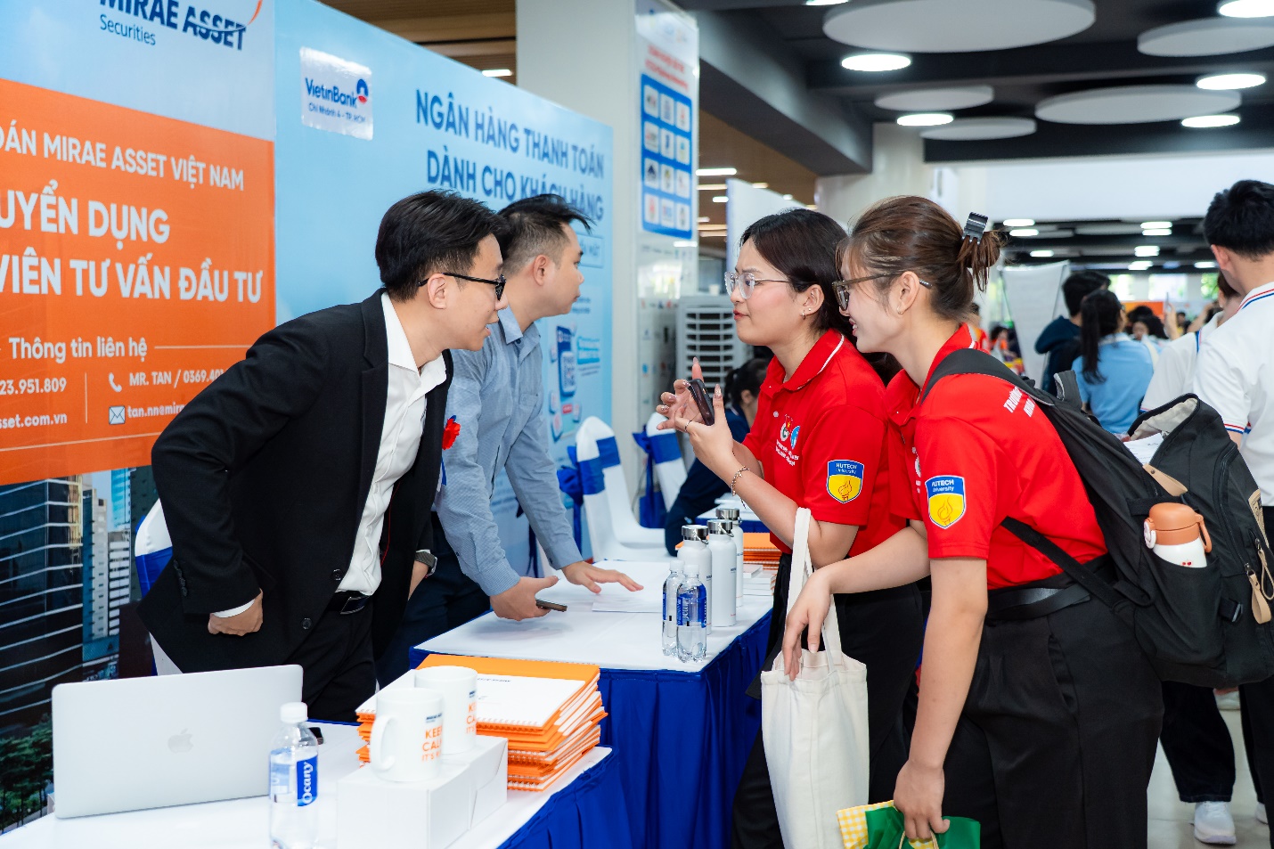 179 doanh nghiệp đồng h&agrave;nh, HUTECH Job Fair 2026 th&agrave;nh điểm hẹn tuyển dụng quy m&ocirc; lớn - Ảnh 2.