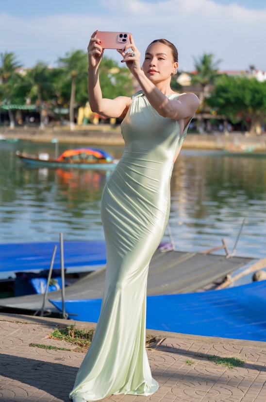 Concert giữa l&ograve;ng Hội An, ph&aacute;o hoa b&ecirc;n s&ocirc;ng Ho&agrave;i v&agrave; m&agrave;n debut ho&agrave;nh tr&aacute;ng của OPPO Find X9 Ultra v&agrave; Find X9s tại Việt Nam - Ảnh 3.