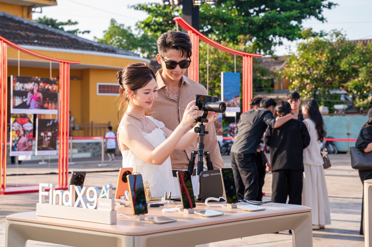 Concert giữa l&ograve;ng Hội An, ph&aacute;o hoa b&ecirc;n s&ocirc;ng Ho&agrave;i v&agrave; m&agrave;n debut ho&agrave;nh tr&aacute;ng của OPPO Find X9 Ultra v&agrave; Find X9s tại Việt Nam - Ảnh 4.