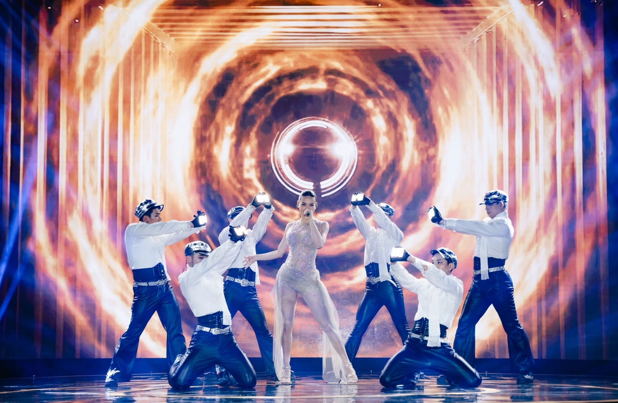 Concert giữa l&ograve;ng Hội An, ph&aacute;o hoa b&ecirc;n s&ocirc;ng Ho&agrave;i v&agrave; m&agrave;n debut ho&agrave;nh tr&aacute;ng của OPPO Find X9 Ultra v&agrave; Find X9s tại Việt Nam - Ảnh 6.