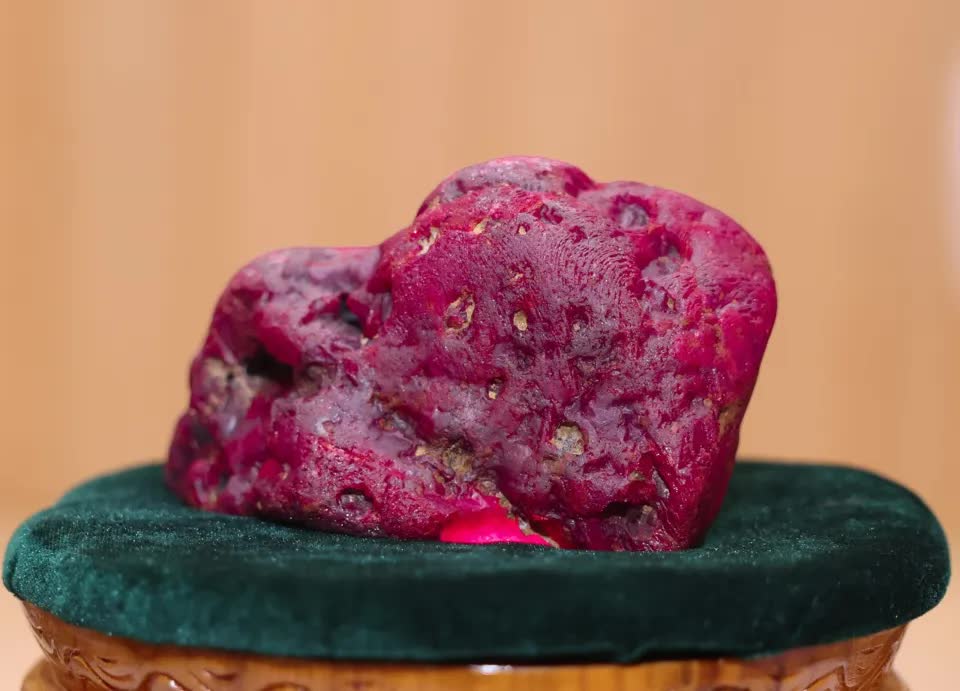 Myanmar t&igrave;m được vi&ecirc;n hồng ngọc hơn 2kg, Tổng thống c&ugrave;ng nội c&aacute;c phải kiểm tra tận mắt- Ảnh 1.