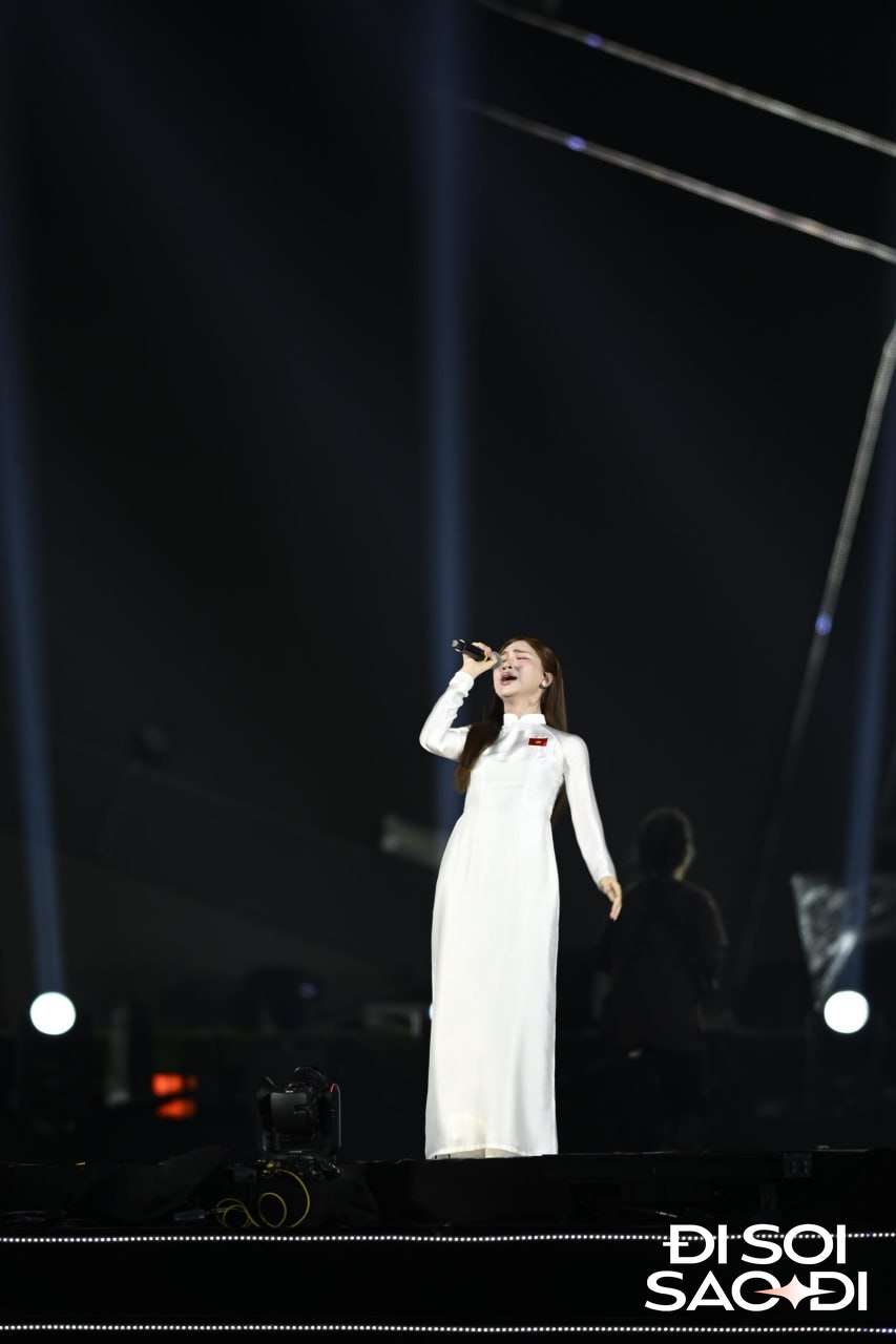 Ho&agrave; Minzy t&aacute;i xuất sau ồn &agrave;o "l&uacute;a ch&iacute;n kh&ocirc;ng c&uacute;i đầu", đọ giọng h&aacute;t với Chi Pu - Ảnh 3.