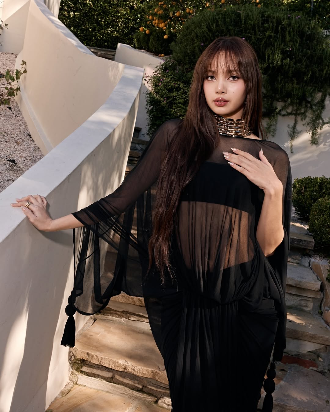 Clip Lisa (BLACKPINK) bẽ b&agrave;ng v&igrave; bị Son Heung Min phớt lờ, xem như người v&ocirc; h&igrave;nh tr&ecirc;n s&acirc;n vận động- Ảnh 5.
