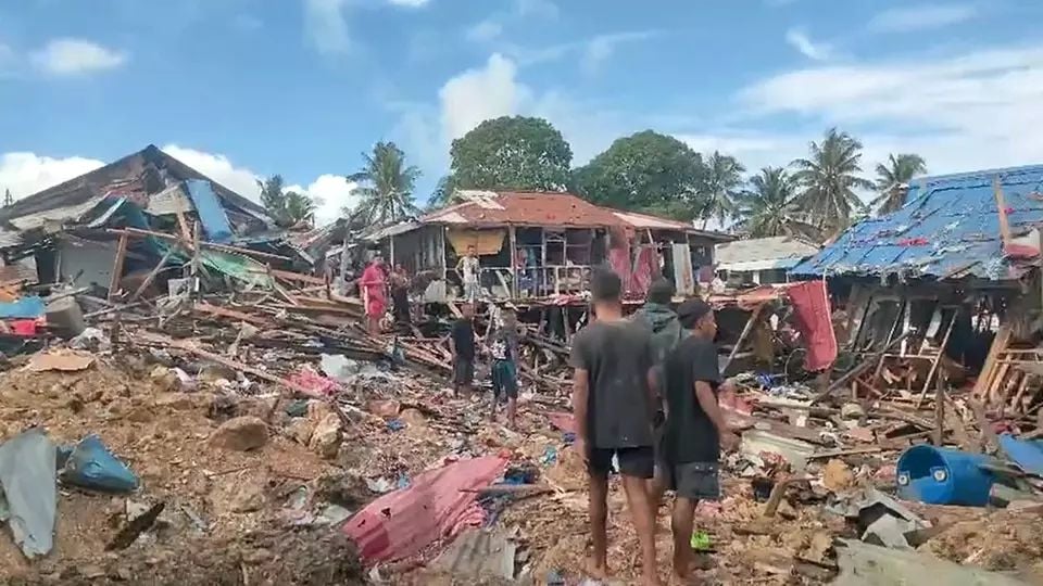 Nổ bom nghi sót lại từ Thế chiến II ở Indonesia khiến 5 người thiệt mạng - Ảnh 1. Nổ bom nghi sót lại từ Thế chiến II ở Indonesia khiến 5 người thiệt mạng - Ảnh 1.