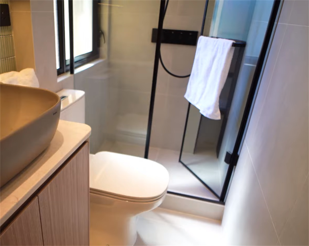 Cặp vợ chồng cải tạo căn hộ 24m&sup2; với 7 cửa sổ: Đổi chỗ bếp v&agrave; nh&agrave; tắm, bỏ lu&ocirc;n sofa m&agrave; nh&agrave; vẫn tho&aacute;ng bất ngờ- Ảnh 16.