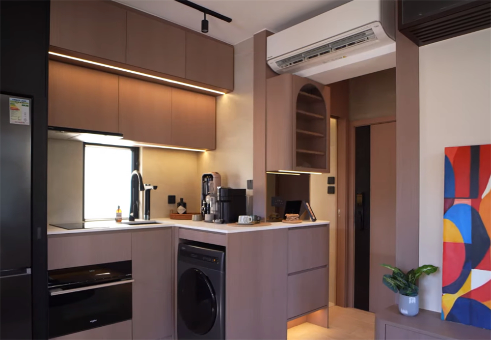 Cặp vợ chồng cải tạo căn hộ 24m&sup2; với 7 cửa sổ: Đổi chỗ bếp v&agrave; nh&agrave; tắm, bỏ lu&ocirc;n sofa m&agrave; nh&agrave; vẫn tho&aacute;ng bất ngờ- Ảnh 3.