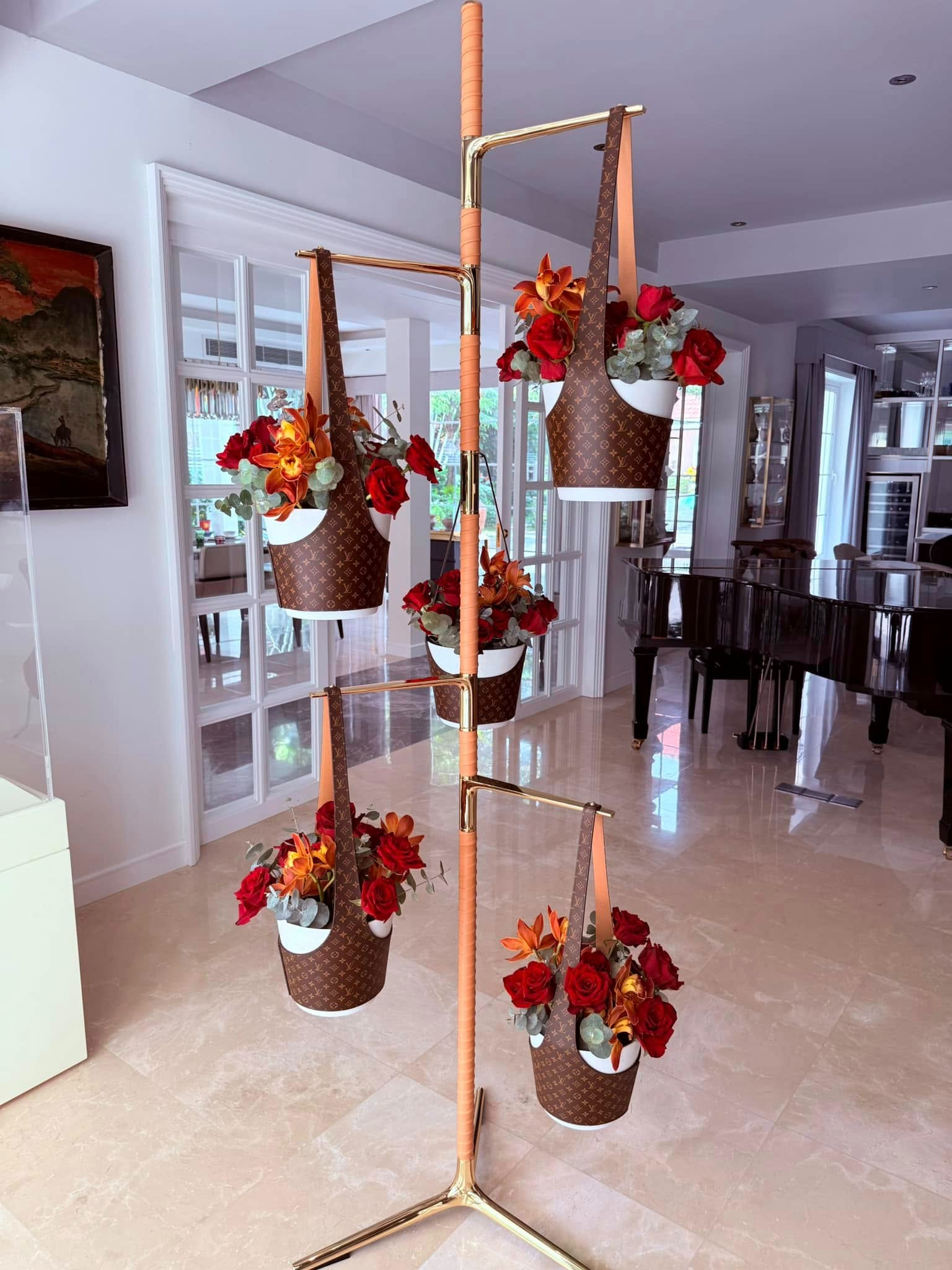 Nam nghệ sĩ Việt kết h&ocirc;n với vợ đại gia k&eacute;m 16 tuổi: Sở hữu biệt thự s&acirc;n vườn ho&agrave;nh tr&aacute;ng, đẹp như resort 5*- Ảnh 11.