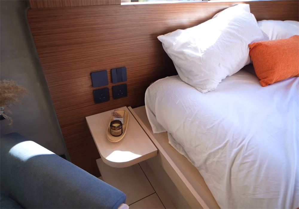 Cặp vợ chồng cải tạo căn hộ 24m&sup2; với 7 cửa sổ: Đổi chỗ bếp v&agrave; nh&agrave; tắm, bỏ lu&ocirc;n sofa m&agrave; nh&agrave; vẫn tho&aacute;ng bất ngờ- Ảnh 7.
