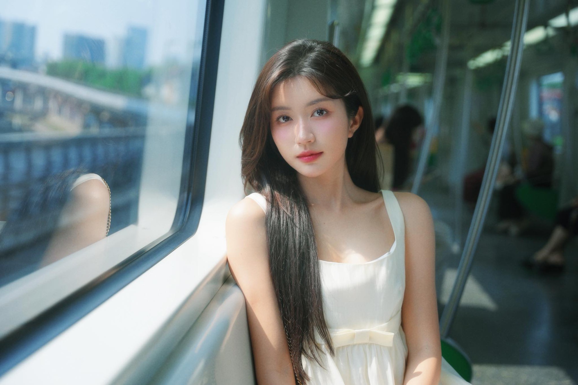 Phát hiện nữ diễn viên phim giờ vàng đẹp vô thực: Visual khi "tắt app" vẫn sáng bừng, hé lộ danh tính chồng kém 1 tuổi- Ảnh 5. Phát hiện nữ diễn viên phim giờ vàng đẹp vô thực: Visual khi "tắt app" vẫn sáng bừng, hé lộ danh tính chồng kém 1 tuổi- Ảnh 5.