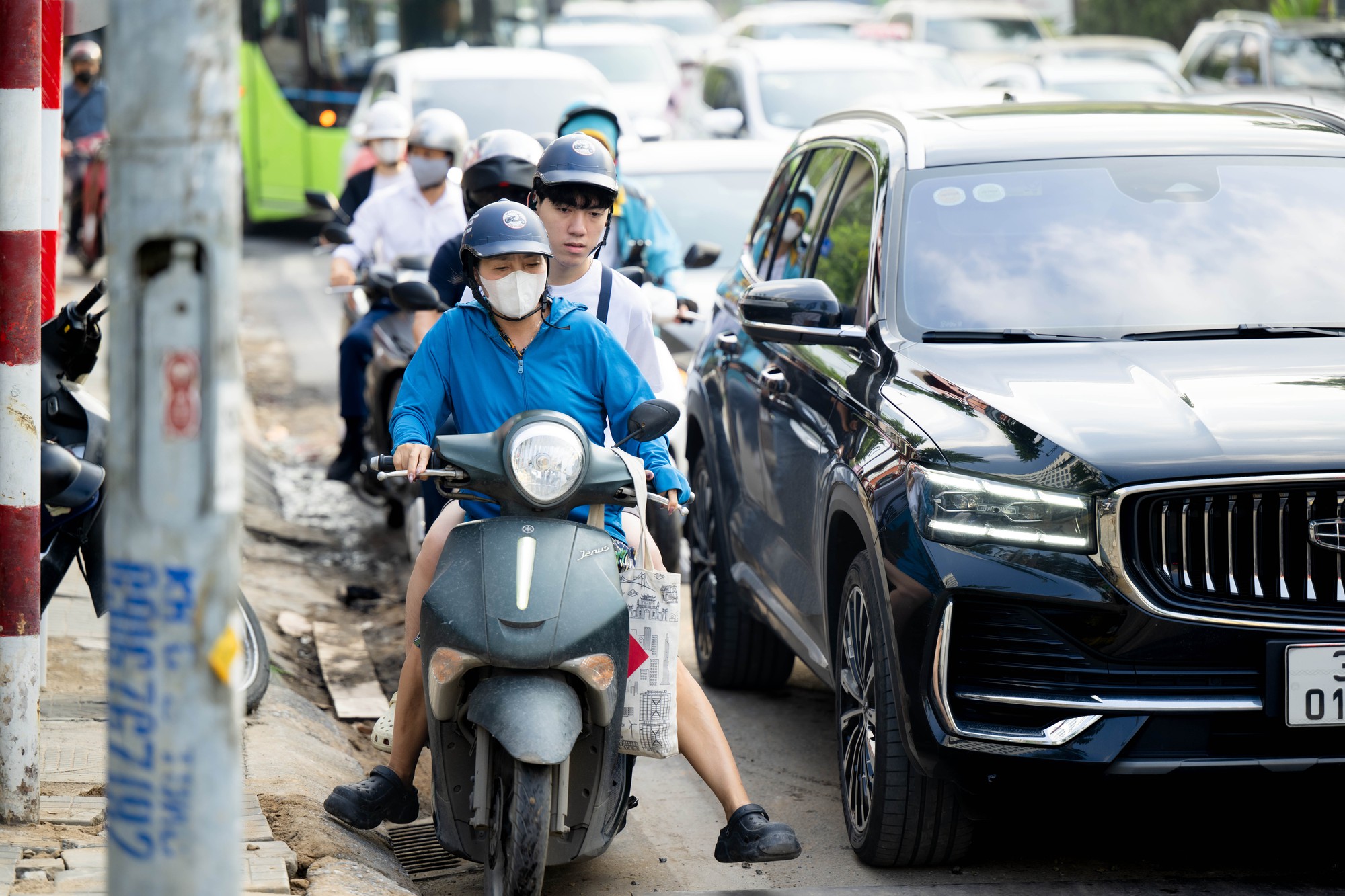 Cảnh tượng tại n&uacute;t giao La Th&agrave;nh - Nguyễn Ch&iacute; Thanh (H&agrave; Nội) trong s&aacute;ng ng&agrave;y 1/6- Ảnh 4.