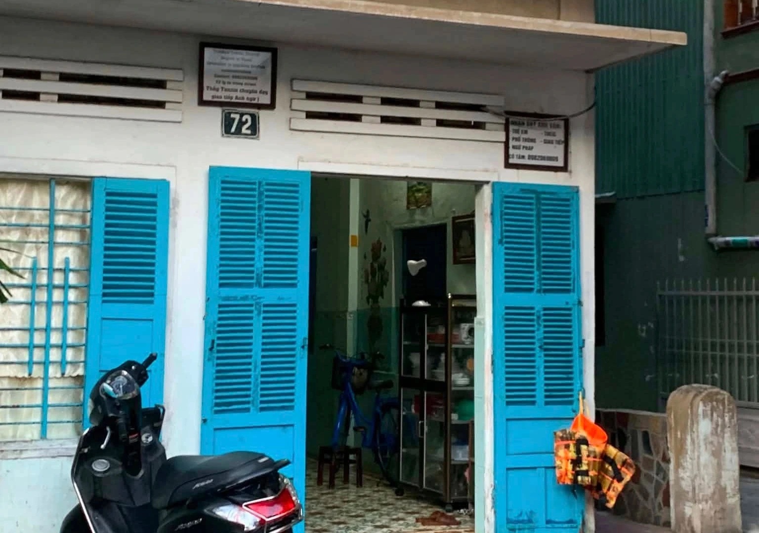 Vụ thầy giáo Ấn Độ tát học sinh lớp 4: Dừng hoạt động lớp dạy thêm- Ảnh 1. Vụ thầy giáo Ấn Độ tát học sinh lớp 4: Dừng hoạt động lớp dạy thêm- Ảnh 1.