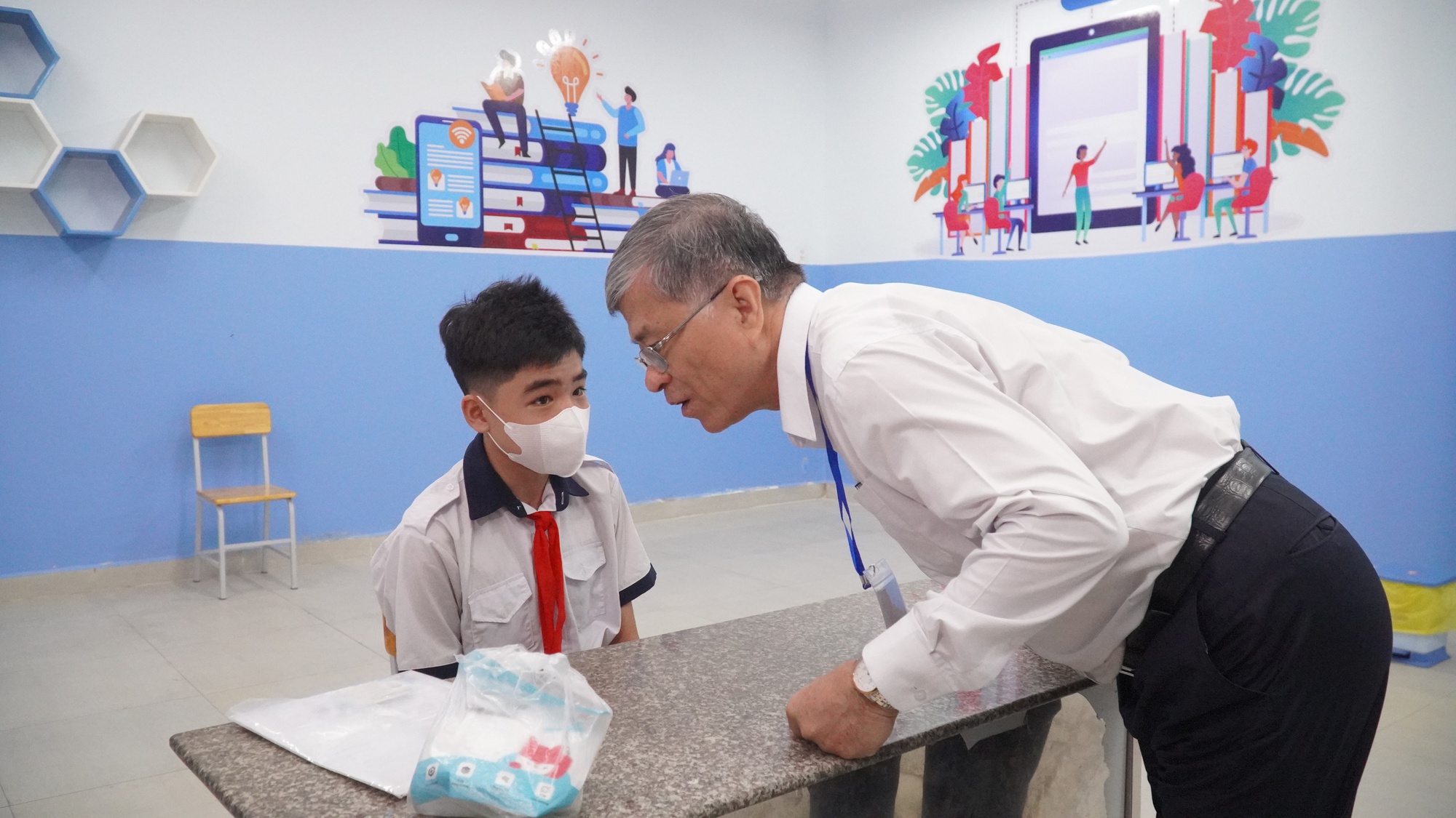 Những khoảnh khắc đẹp trong ng&agrave;y thi lớp 10 ở TPHCM - Ảnh 8.