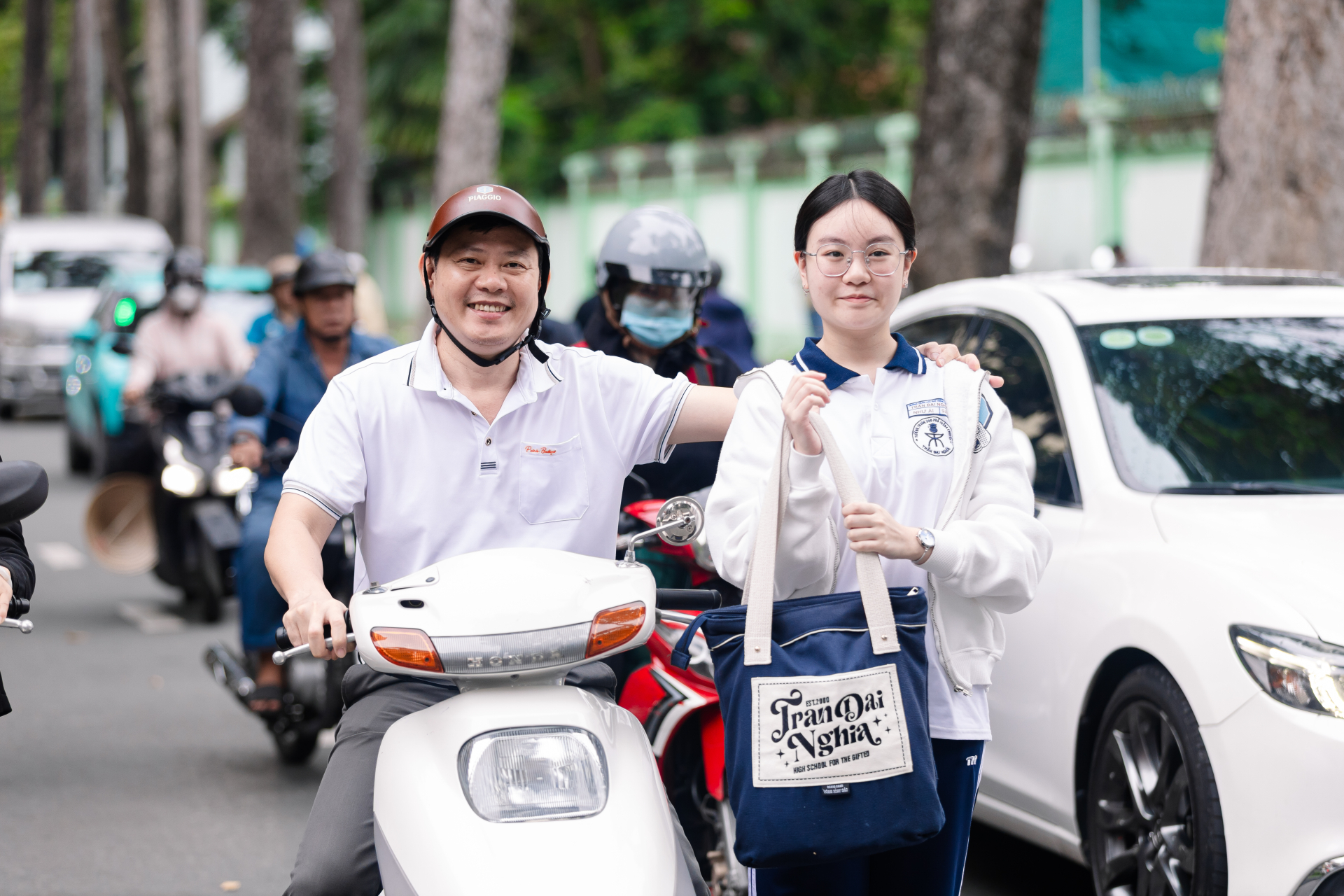 Thi vào lớp 10 TP.HCM buổi đầu tiên: Bắt đầu giờ làm bài môn Văn, chủ đề năm nay sẽ thú vị cỡ nào? - Ảnh 8.