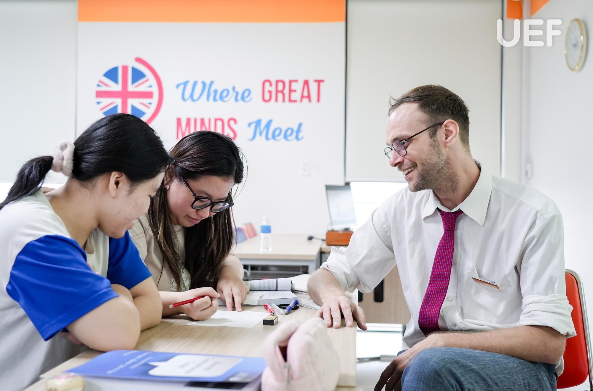 Học Cử nh&acirc;n quốc tế tại Gloucestershire Vietnam: Lợi thế từ đội ngũ giảng vi&ecirc;n nước ngo&agrave;i - Ảnh 2.