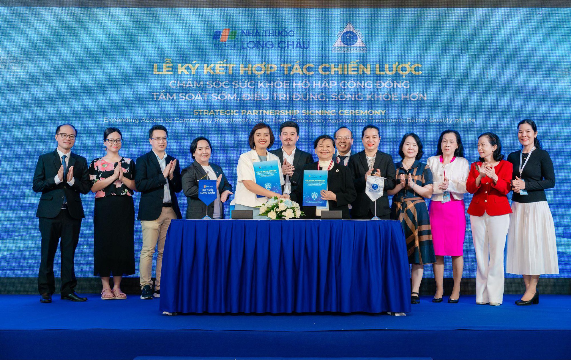 Long Châu cùng Hội Hen - Dị ứng - Miễn dịch lâm sàng TP.HCM khởi động chương trình chăm sóc sức khỏe hô hấp bền vững - Ảnh 1. Long Châu cùng Hội Hen - Dị ứng - Miễn dịch lâm sàng TP.HCM khởi động chương trình chăm sóc sức khỏe hô hấp bền vững - Ảnh 1.
