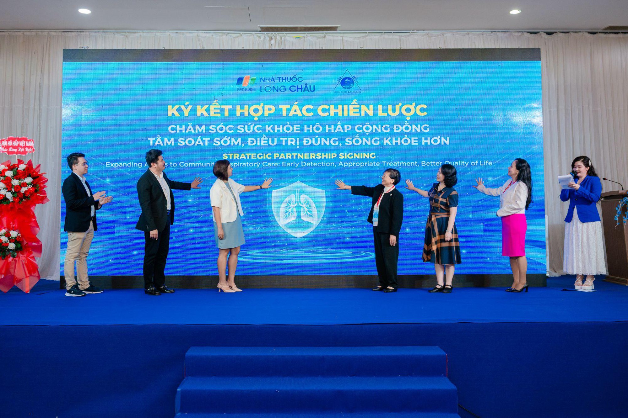 Long Châu cùng Hội Hen - Dị ứng - Miễn dịch lâm sàng TP.HCM khởi động chương trình chăm sóc sức khỏe hô hấp bền vững - Ảnh 4. Long Châu cùng Hội Hen - Dị ứng - Miễn dịch lâm sàng TP.HCM khởi động chương trình chăm sóc sức khỏe hô hấp bền vững - Ảnh 4.