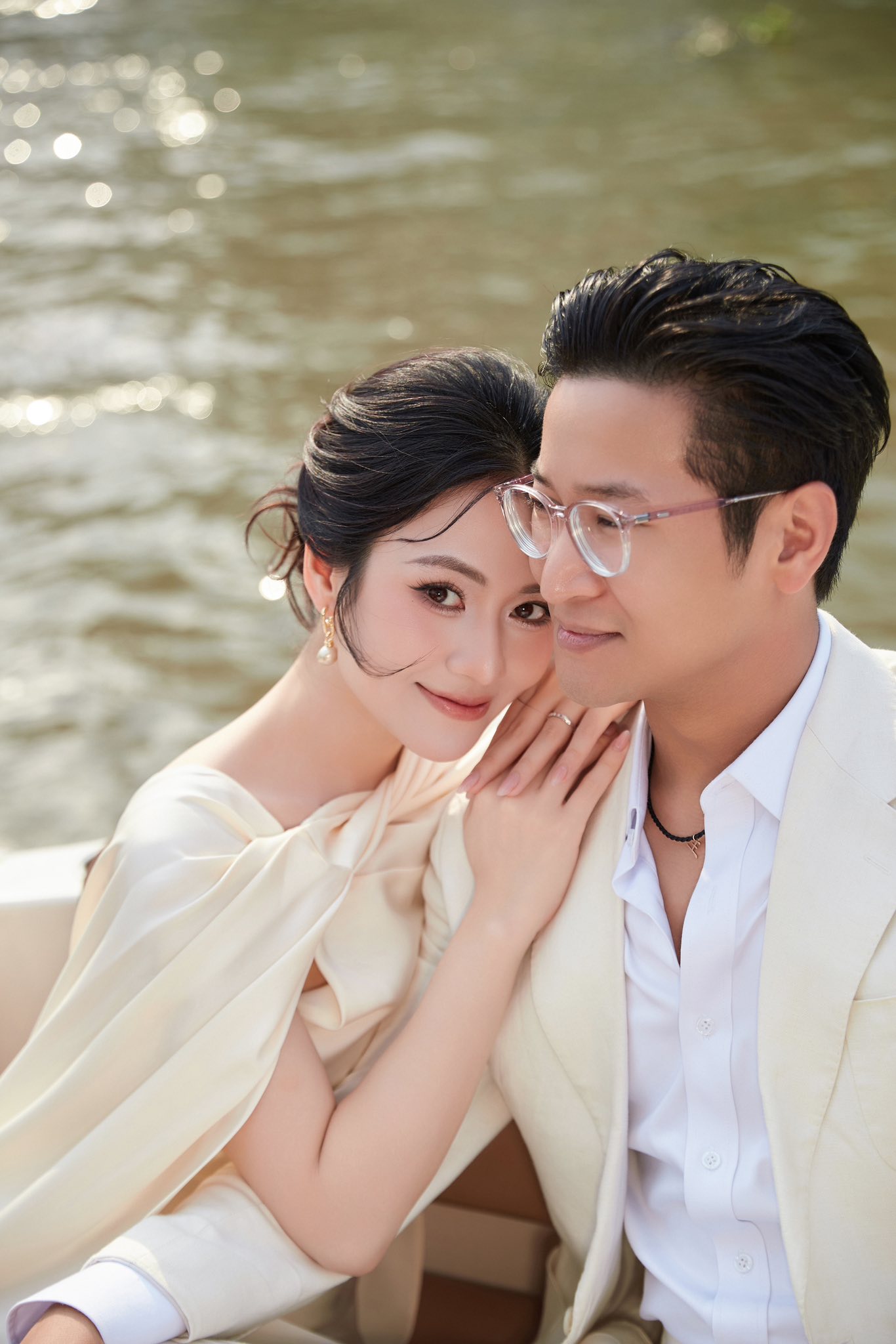 Cặp đ&ocirc;i Vbiz b&iacute; mật kết h&ocirc;n 4 năm m&agrave; kh&ocirc;ng ai biết, tướng phu th&ecirc; r&otilde; mồn một như đ&uacute;c ra từ một khu&ocirc;n- Ảnh 7.