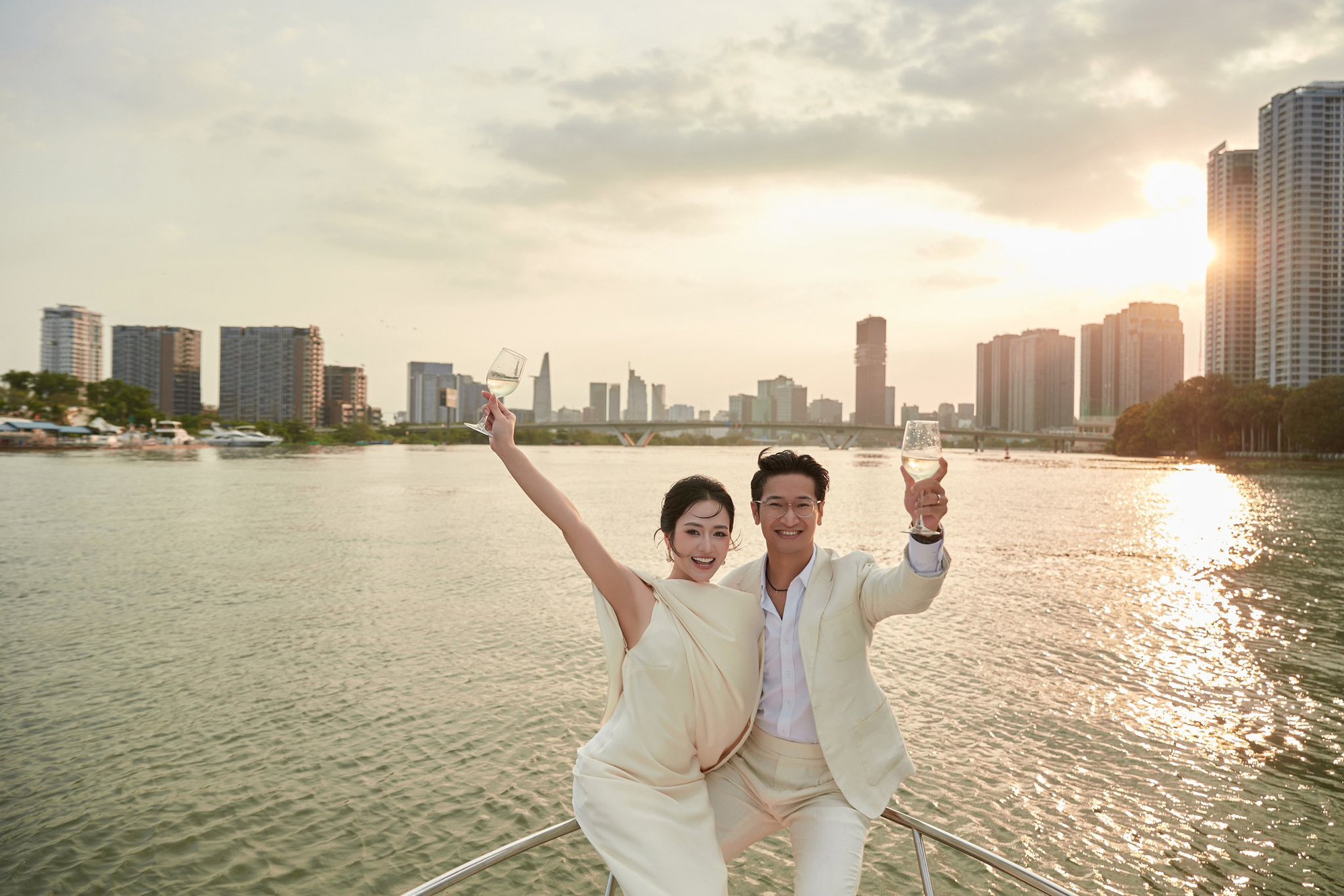 Cặp đ&ocirc;i Vbiz b&iacute; mật kết h&ocirc;n 4 năm m&agrave; kh&ocirc;ng ai biết, tướng phu th&ecirc; r&otilde; mồn một như đ&uacute;c ra từ một khu&ocirc;n- Ảnh 10.
