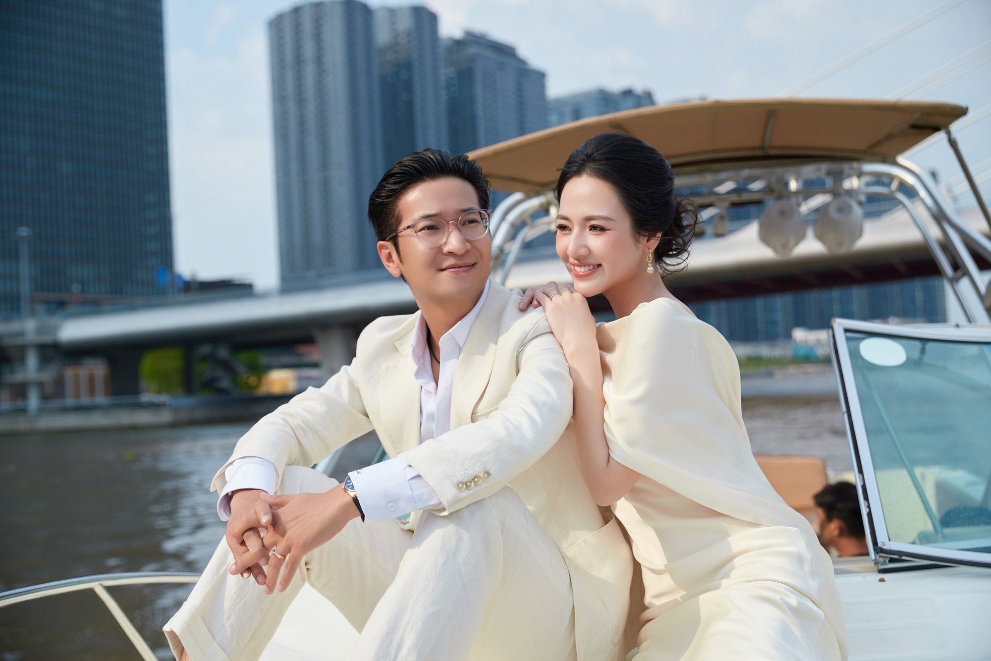 Cặp đ&ocirc;i Vbiz b&iacute; mật kết h&ocirc;n 4 năm m&agrave; kh&ocirc;ng ai biết, tướng phu th&ecirc; r&otilde; mồn một như đ&uacute;c ra từ một khu&ocirc;n- Ảnh 9.