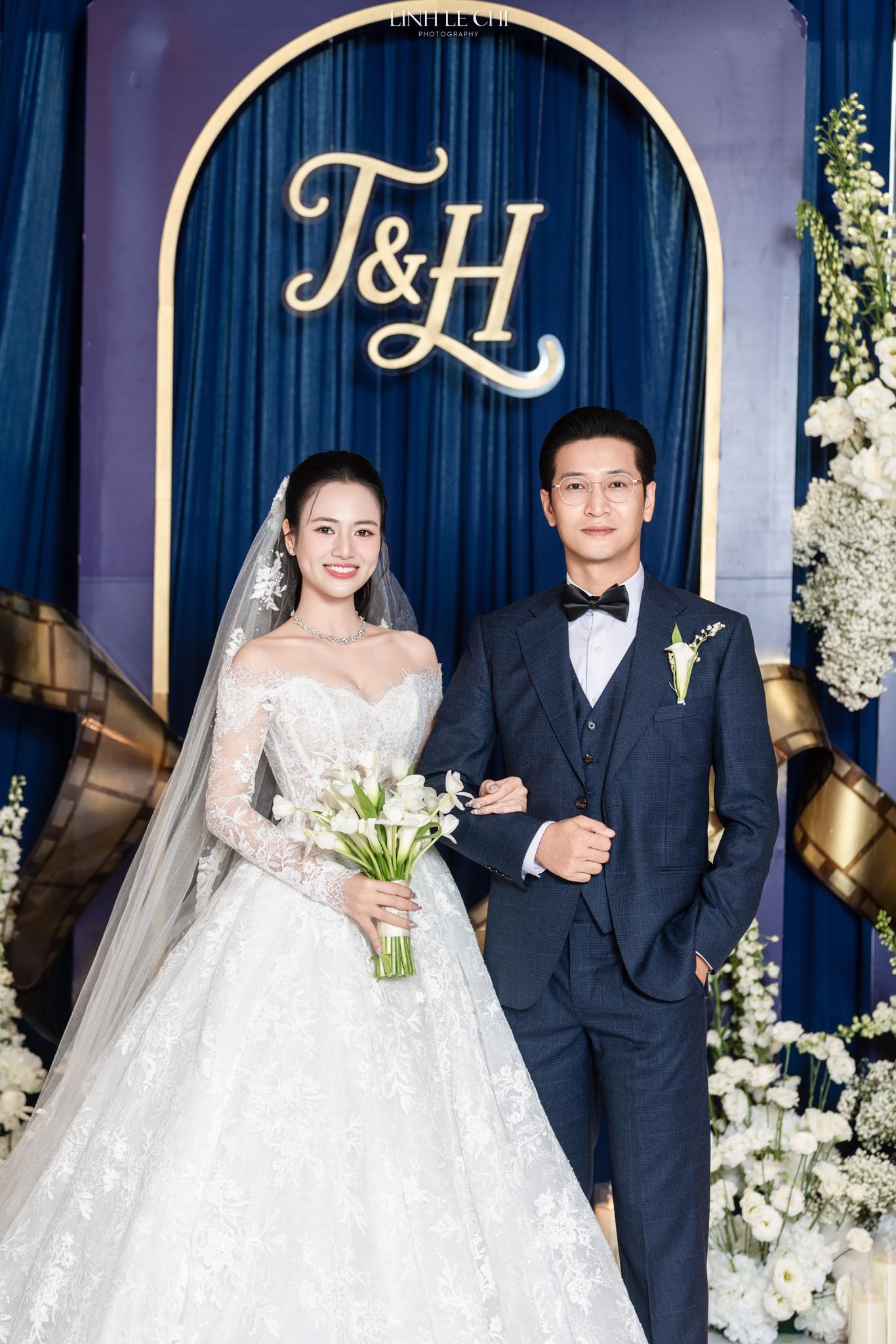 Cặp đ&ocirc;i Vbiz b&iacute; mật kết h&ocirc;n 4 năm m&agrave; kh&ocirc;ng ai biết, tướng phu th&ecirc; r&otilde; mồn một như đ&uacute;c ra từ một khu&ocirc;n- Ảnh 3.