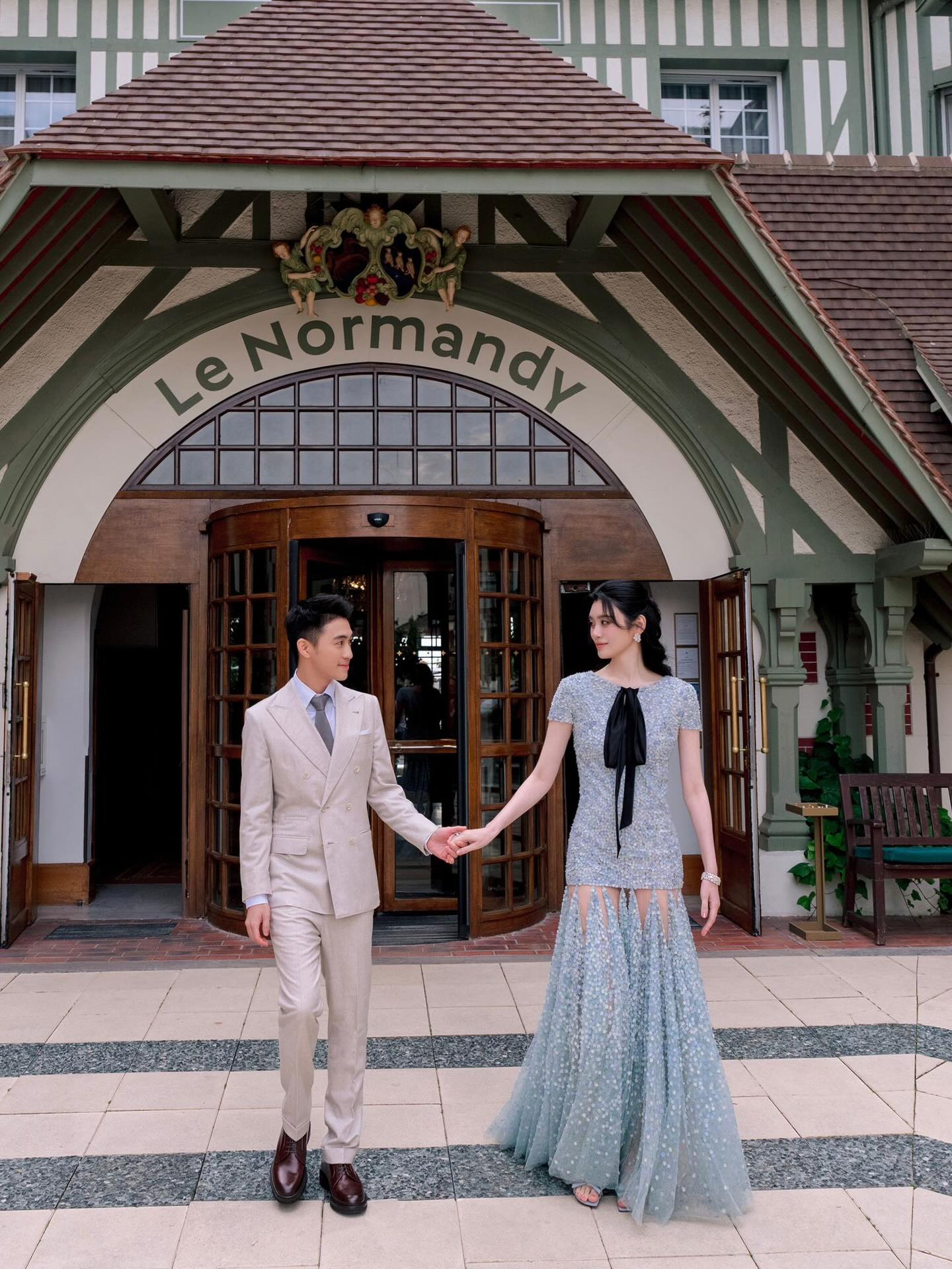 Đi l&agrave;m th&igrave; ng&atilde; sấp mặt, c&ocirc; g&aacute;i va phải 