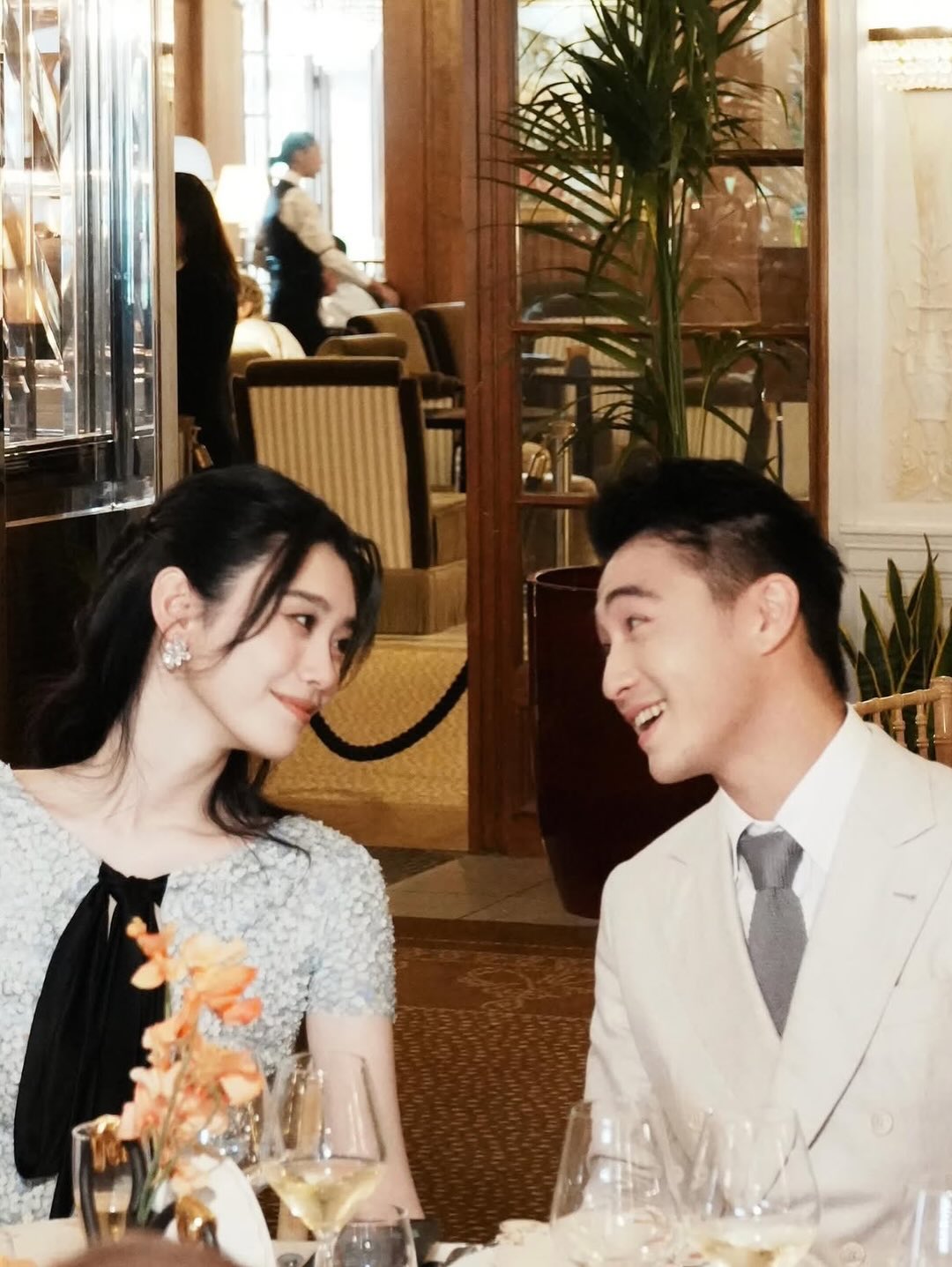 Đi l&agrave;m th&igrave; ng&atilde; sấp mặt, c&ocirc; g&aacute;i va phải 