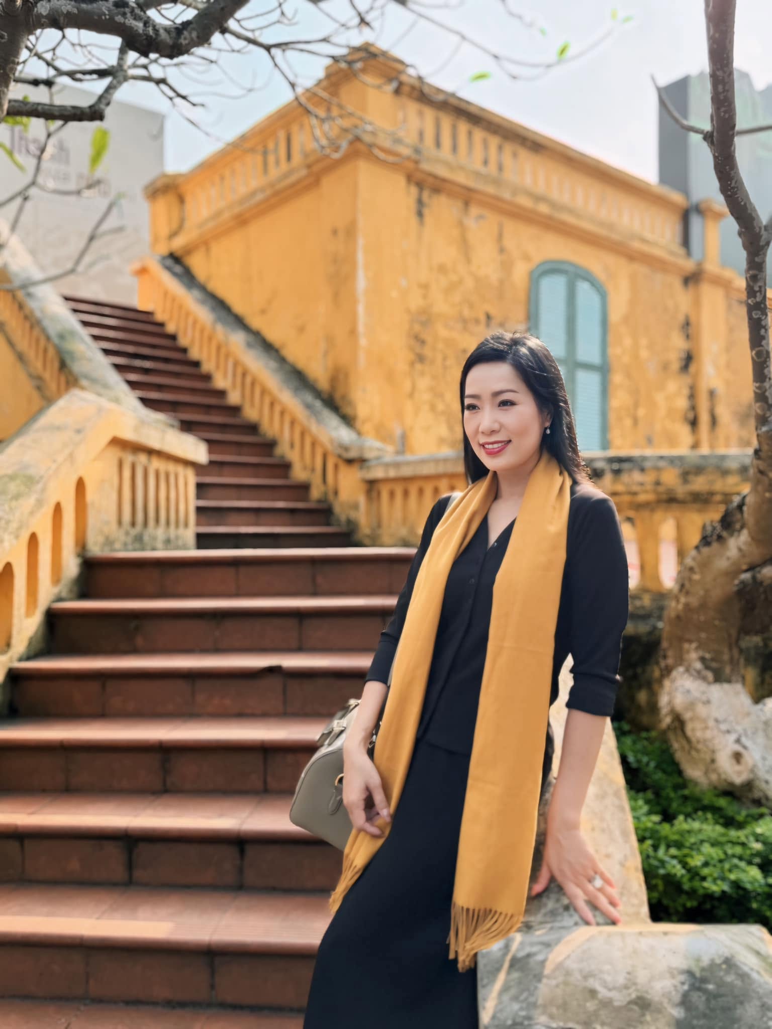 Nhan sắc nữ NSND vừa l&ecirc;n chức chủ tịch, được đại gia y&ecirc;u say đắm suốt 25 năm- Ảnh 4.