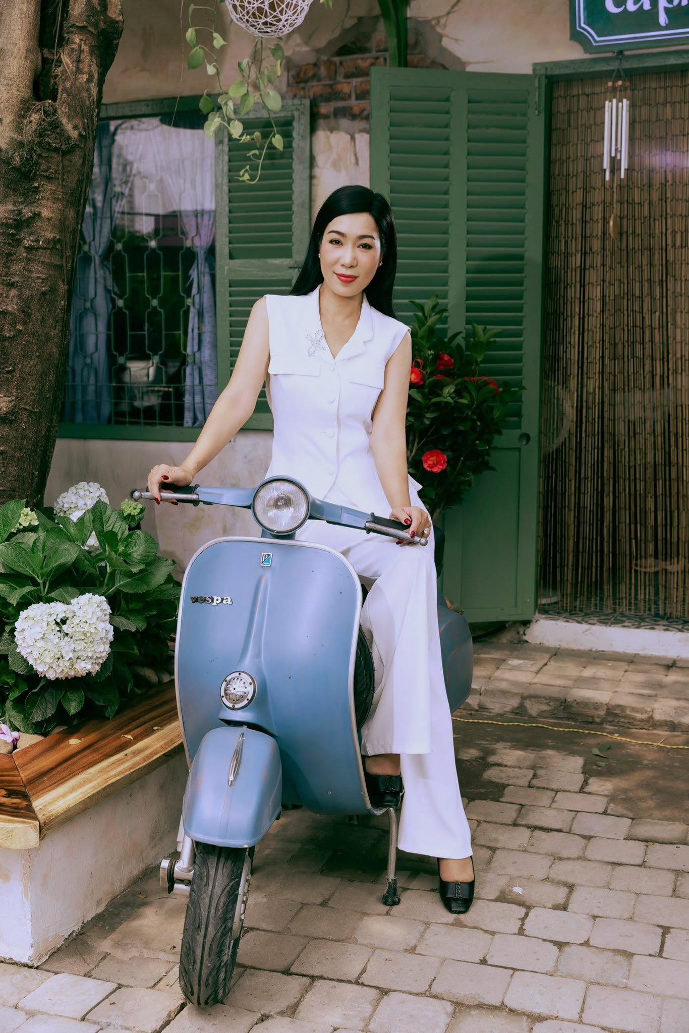 Nhan sắc nữ NSND vừa l&ecirc;n chức chủ tịch, được đại gia y&ecirc;u say đắm suốt 25 năm- Ảnh 2.