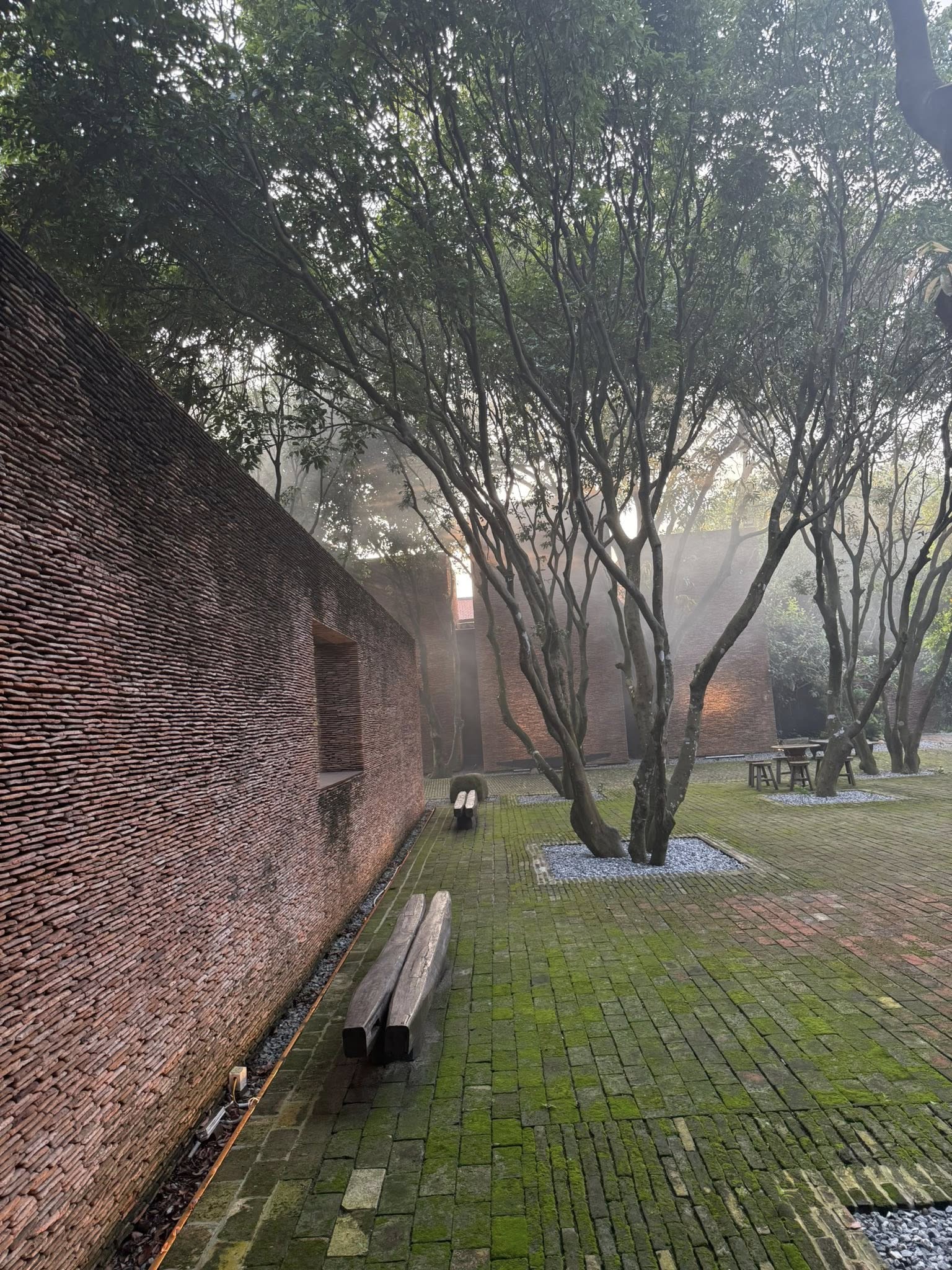 Nam nghệ sĩ cả nước biết mặt từng phải bu&ocirc;n đồng n&aacute;t sống qua ng&agrave;y, giờ ở biệt phủ lọt Top 14 kiến tr&uacute;c ấn tượng nhất thế giới- Ảnh 7.
