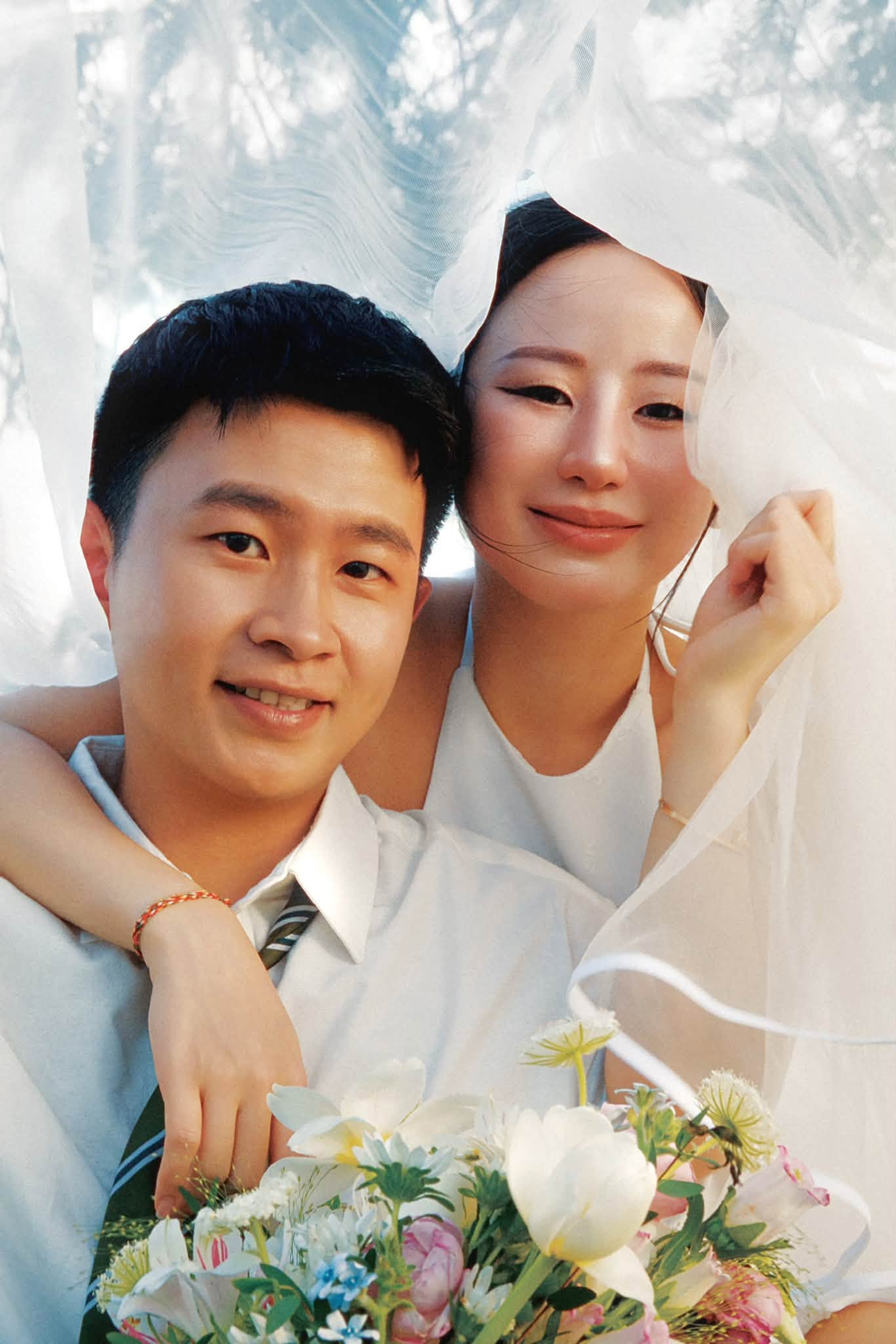 Tiểu thư H&agrave; Tĩnh l&ecirc;n xe hoa &ldquo;s&aacute;ng nhất&rdquo; một v&ugrave;ng: C&ocirc; d&acirc;u đeo v&agrave;ng đeo đầy người - Ảnh 9.