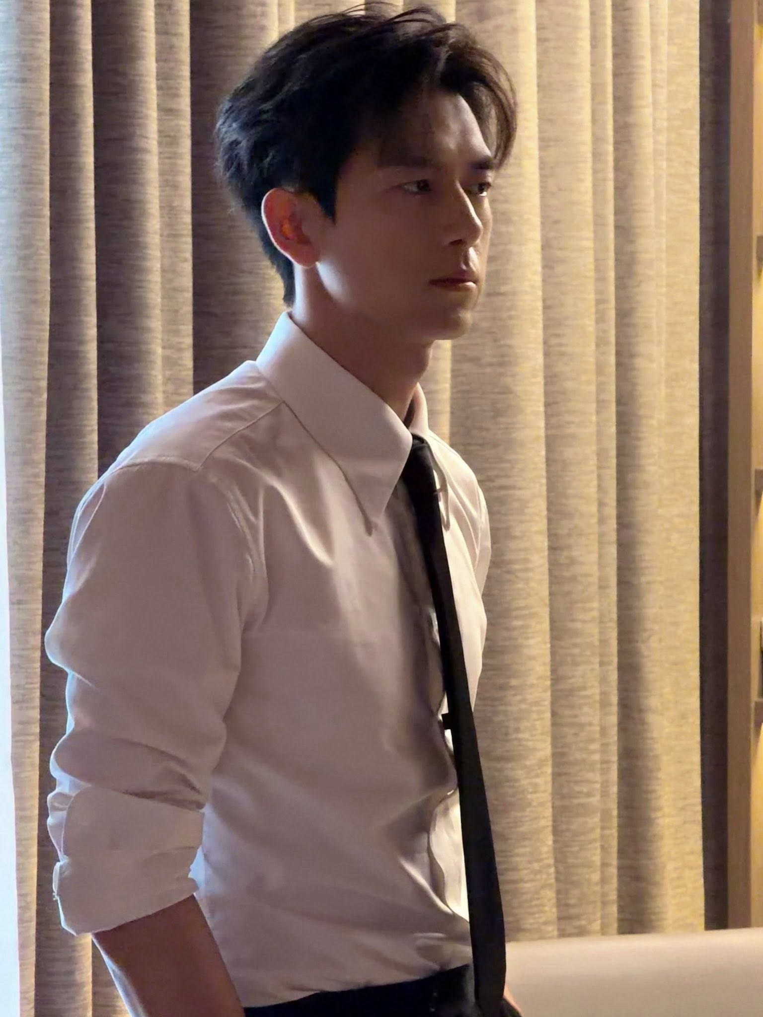 Kh&ocirc;ng nhận ra bạn trai tin đồn của Lưu Diệc Phi, nam thần từng "khắc chế" Lee Min Ho mất sạch vẻ tổng t&agrave;i- Ảnh 11.