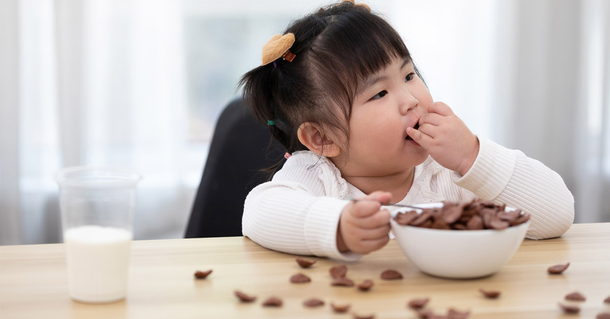 B&eacute; g&aacute;i 8 tuổi đ&atilde; khổ sở v&igrave; gan nhiễm mỡ, b&aacute;c sĩ tức giận: Đừng khen con thế n&agrave;y nữa! - Ảnh 1.