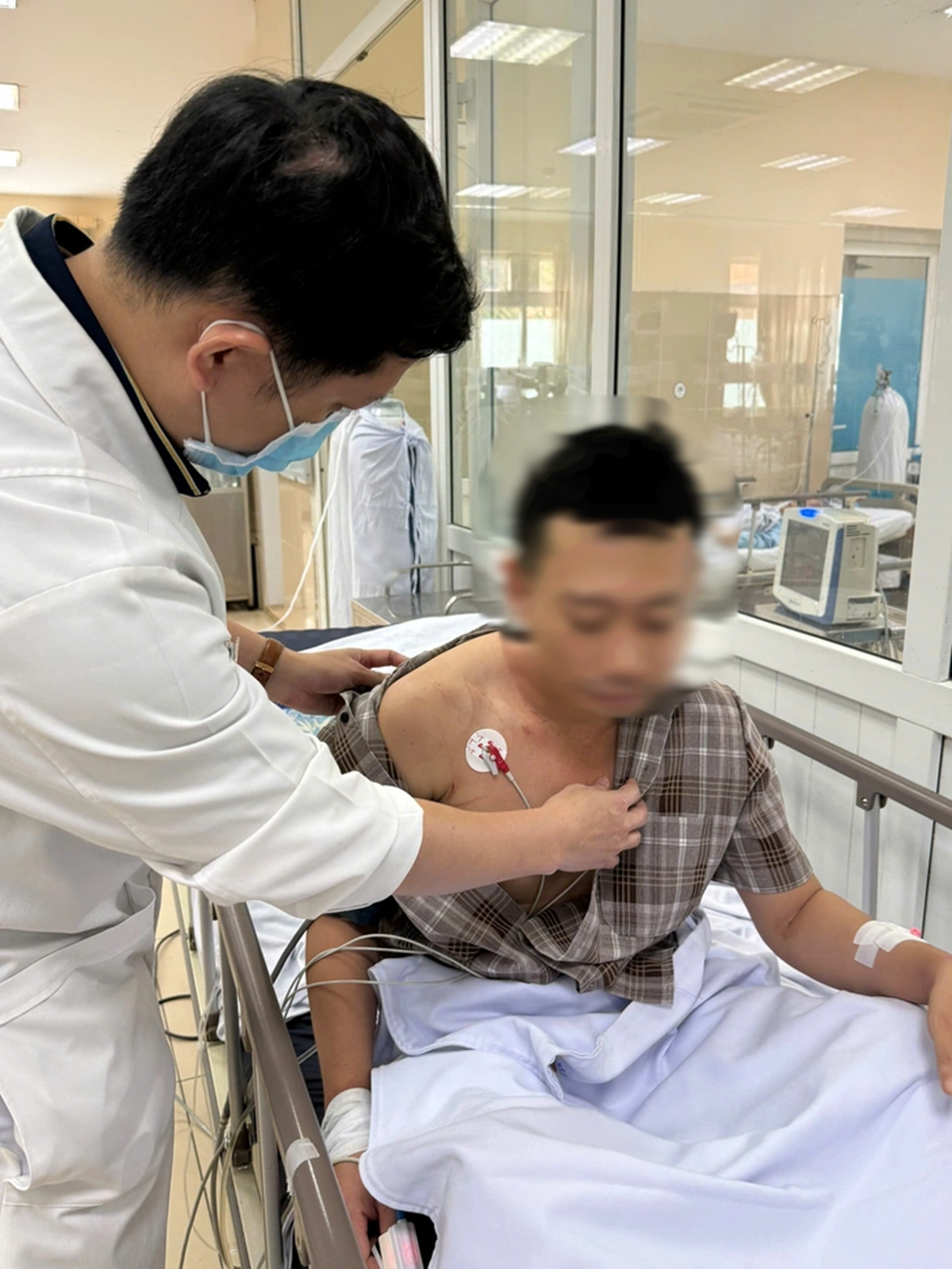 Người đ&agrave;n &ocirc;ng tho&aacute;t chết sau c&uacute; s&eacute;t kinh ho&agrave;ng, ai xem cũng nổi da g&agrave; - Ảnh 1.
