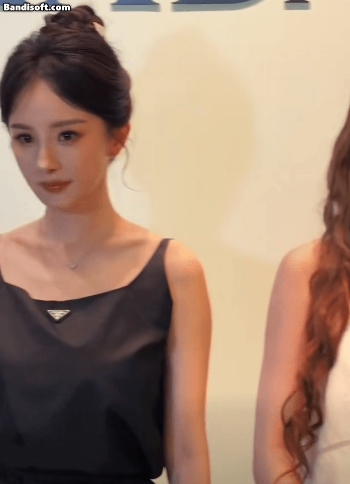 40 tuổi m&agrave; như mới hơn 20 th&igrave; chỉ c&oacute; &ldquo;y&ecirc;u qu&aacute;i&rdquo;: Visual như bạch ngọc đi&ecirc;u khắc, mỹ nh&acirc;n h&agrave;ng real phải vậy- Ảnh 1.