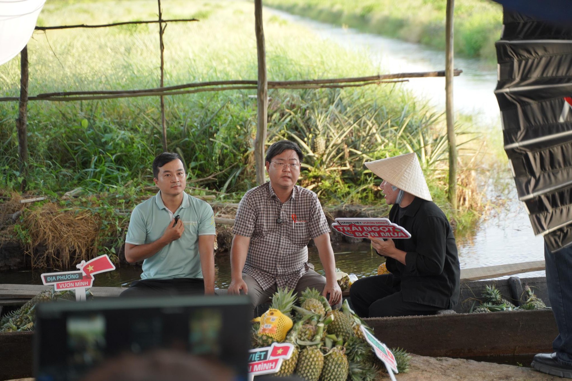Giá cao hơn hàng chợ, vì sao livestream nông sản vẫn đắt khách? - Ảnh 1. Giá cao hơn hàng chợ, vì sao livestream nông sản vẫn đắt khách? - Ảnh 1.
