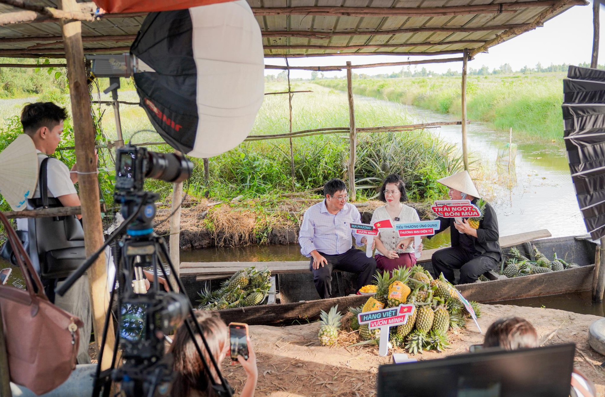 Giá cao hơn hàng chợ, vì sao livestream nông sản vẫn đắt khách? - Ảnh 3. Giá cao hơn hàng chợ, vì sao livestream nông sản vẫn đắt khách? - Ảnh 3.