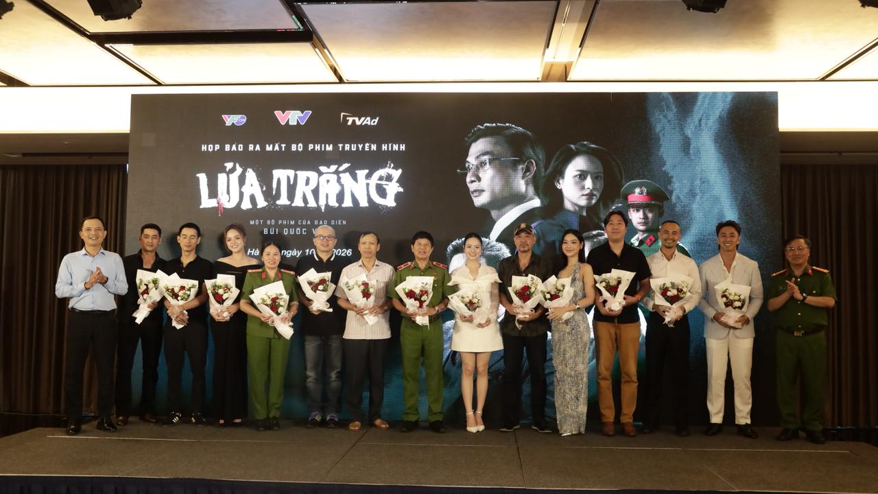 Mỹ nam Việt duy nhất cả đời đ&oacute;ng 30 vai c&ocirc;ng an: Bỏ phố về qu&ecirc; nu&ocirc;i c&aacute; trồng rau, cưới vợ đẹp k&eacute;m 11 tuổi- Ảnh 2.